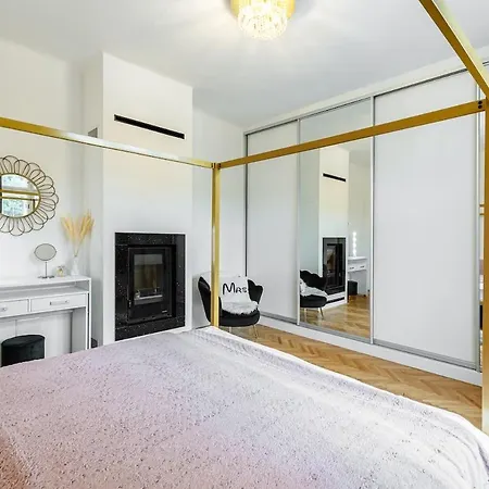Essence In Prime Apartment *